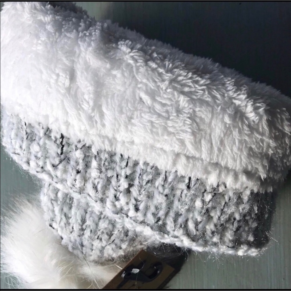 Back in Stock! NWT Thick Lined Beanie with Pom Pom - Picture 3 of 5